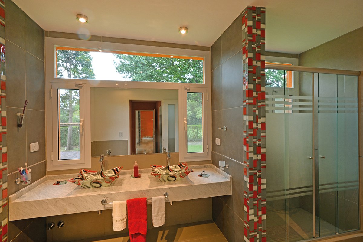 estudio de arquitectura Arquinova Casas y Estudio Tomás y Fredi Llosa - casa 39 - baño